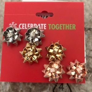 Bow earrings NWT